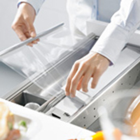 Dụng cụ cắt màn đậy thức ăn